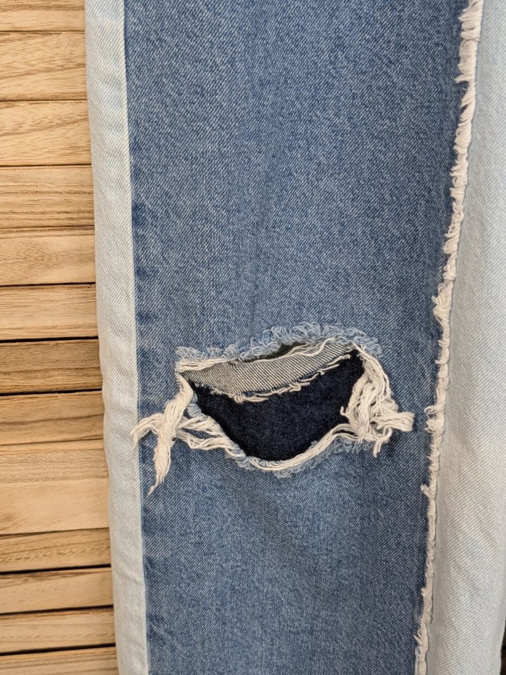 Forever 21 Premium Light Blue Two-Tone Distressed Women’s Jeans Size 26 - Picture 4 of 13
